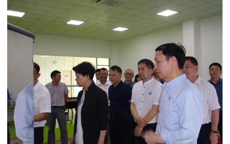 市委副書記、市長張迎春走訪智能制造企業(yè)，來我司調(diào)研，與我司高層領(lǐng)導(dǎo)親切會面。